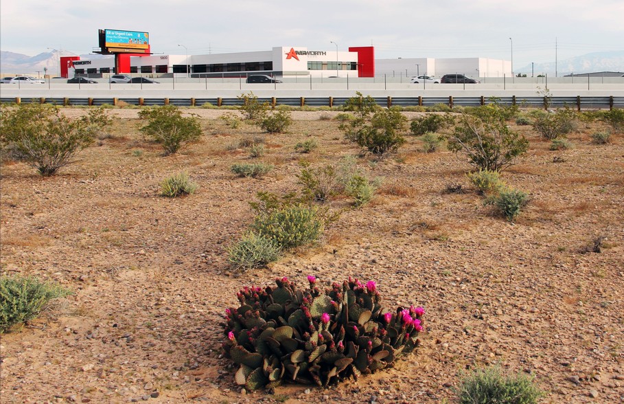 I-215, Las Vegas, NV à vendre - Photo du bâtiment - Image 1 de 1