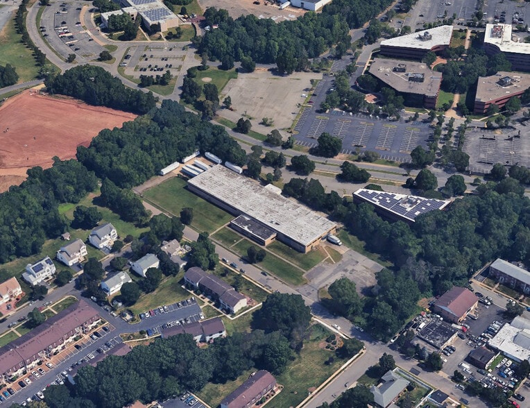 47 Langstaff Ave, Edison, NJ for lease - Building Photo - Image 3 of 8