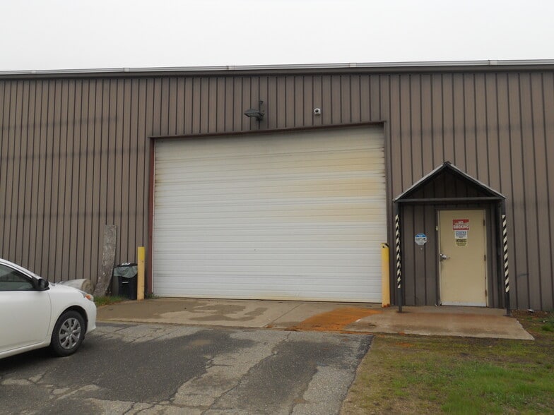 10 Precision Dr, North Springfield, VT for lease - Building Photo - Image 3 of 34