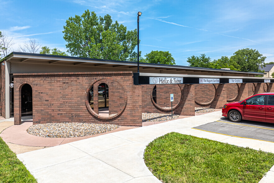 816-818 NW Park Ln, Lees Summit, MO for lease - Building Photo - Image 3 of 17