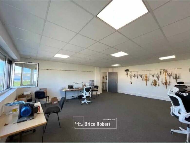 Bureau dans Décines-Charpieu à louer - Photo intérieure - Image 3 de 10