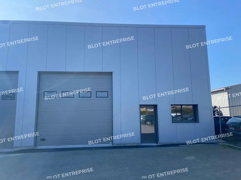 Flex in Bain-de-Bretagne for lease Building Photo- Image 1 of 6