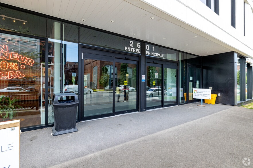 2601 Rue William Tremblay, Montréal, QC for lease - Building Photo - Image 3 of 4