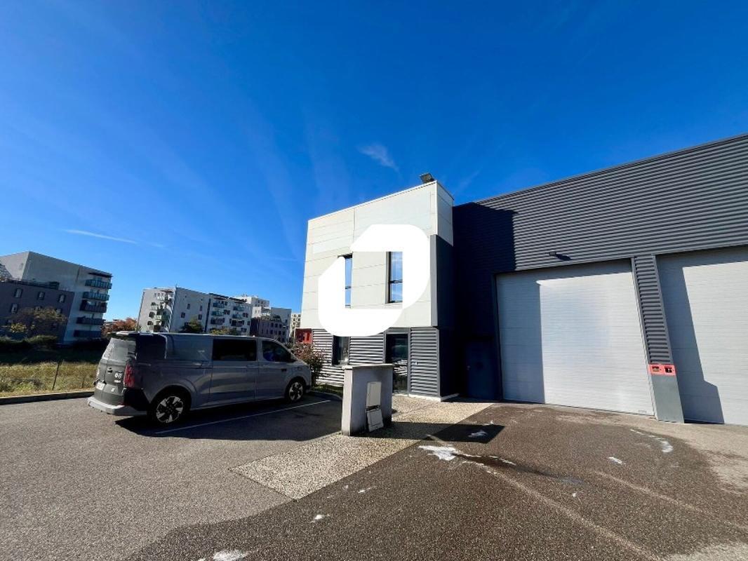 Flex in Saint-Fons for lease Building Photo- Image 1 of 10