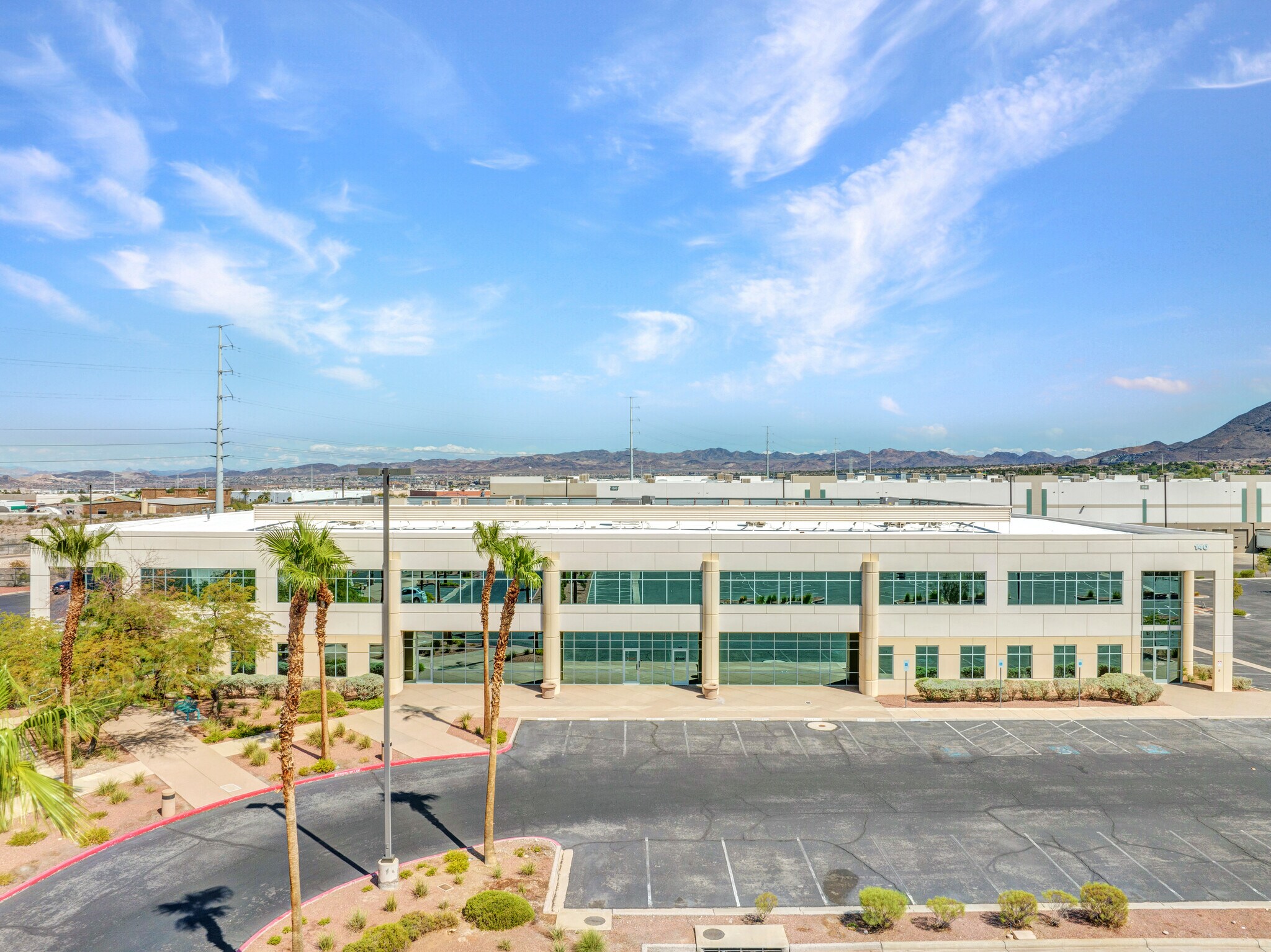 140 N Stephanie St, Henderson, NV à louer Photo du bâtiment- Image 1 de 4