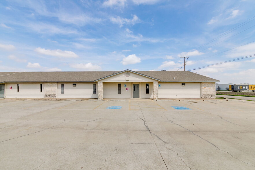 301 Highland Dr, Taylor, TX à vendre - Photo du bâtiment - Image 1 de 1