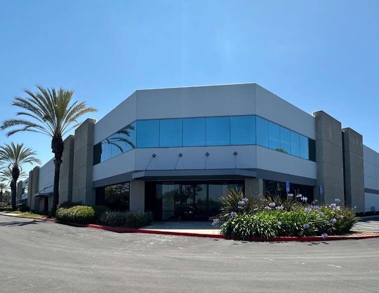 2777 Loker Ave W, Carlsbad, CA for lease - Building Photo - Image 2 of 4