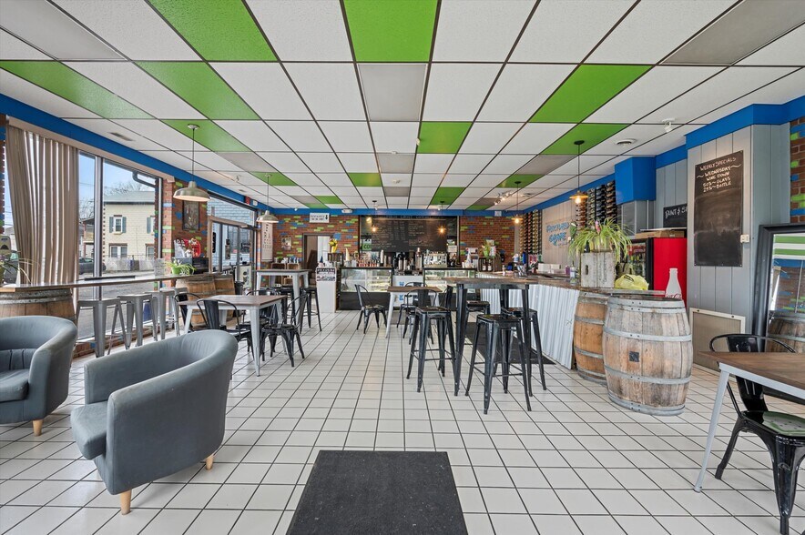 138 S Market St, New Wilmington, PA à vendre - Photo du bâtiment - Image 3 de 24