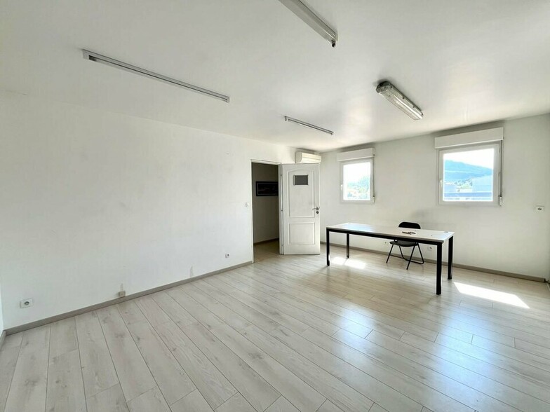 Office in Roquebrune Sur Argens for lease - Interior Photo - Image 3 of 6