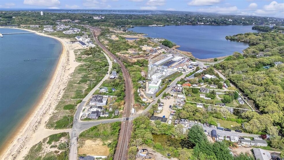 18 N Shore Rd, Montauk, NY for sale - Building Photo - Image 2 of 36