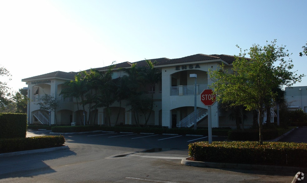 2883 Executive Park Dr, Weston, FL for lease - Building Photo - Image 3 of 21