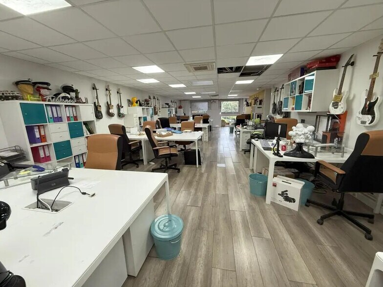 Flex in Courbevoie for lease - Building Photo - Image 3 of 8