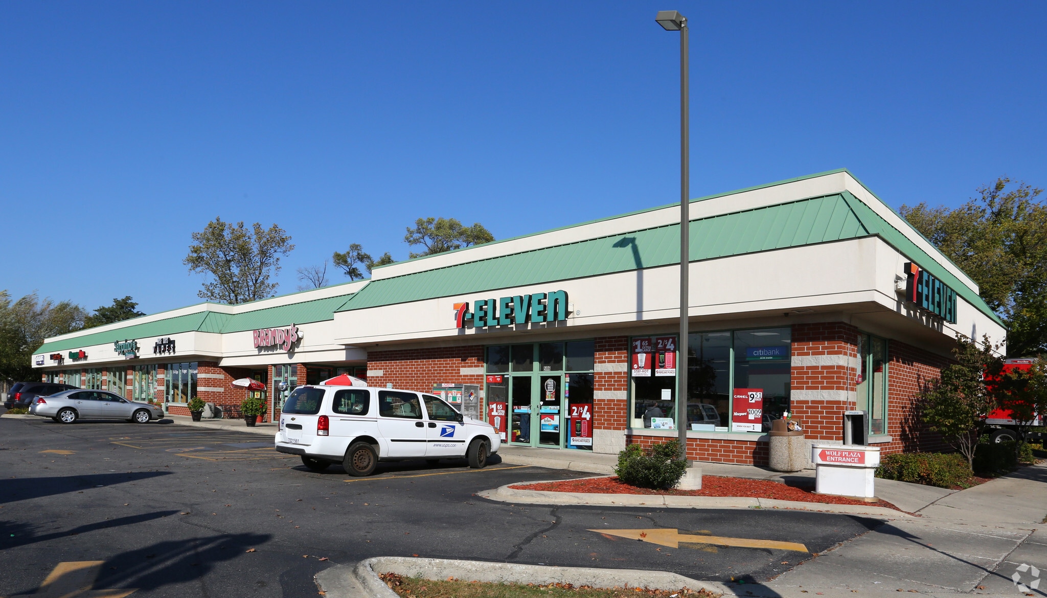 570-586 E Oakton St, Des Plaines, IL for lease Primary Photo- Image 1 of 7