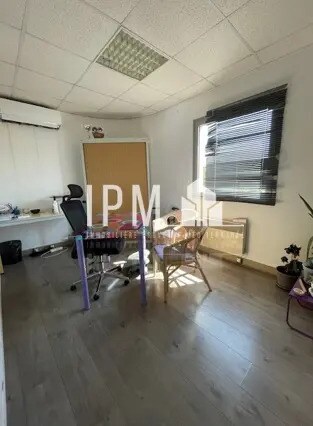 Bureau dans Aubagne à louer - Photo intérieure - Image 2 de 5