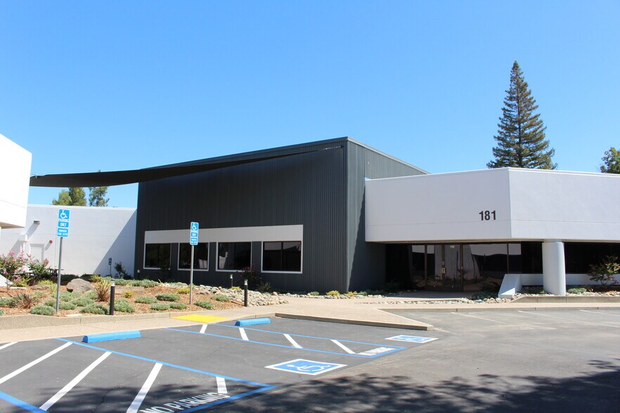 105 Lake Forest Way, Folsom, CA for lease - Building Photo - Image 1 of 9