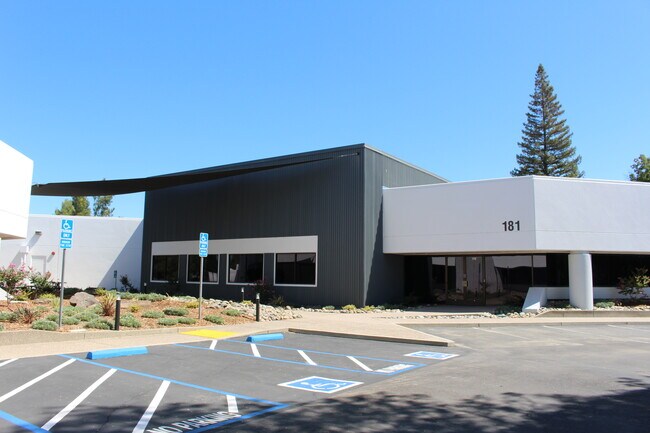 Plus de détails pour 105 Lake Forest Way, Folsom, CA - Local d'activités à louer