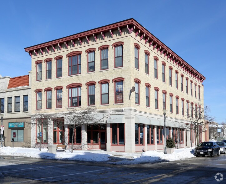 701-703 N 8th St, Sheboygan, WI à louer - Photo du bâtiment - Image 2 de 6