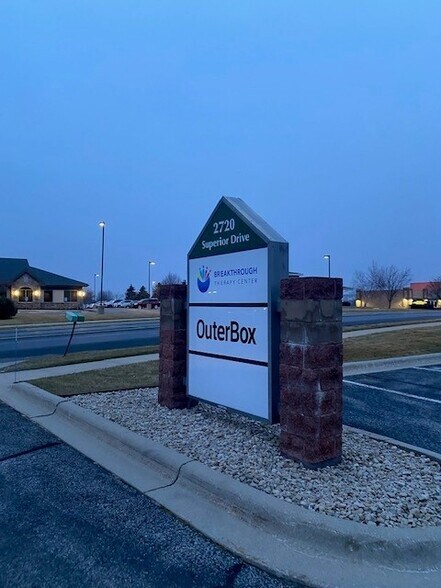 2720 Superior Dr NW, Rochester, MN à louer - Photo du bâtiment - Image 3 de 30