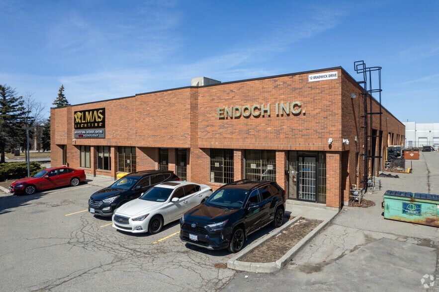 12 Bradwick Dr, Concord, ON à vendre - Photo principale - Image 1 de 1