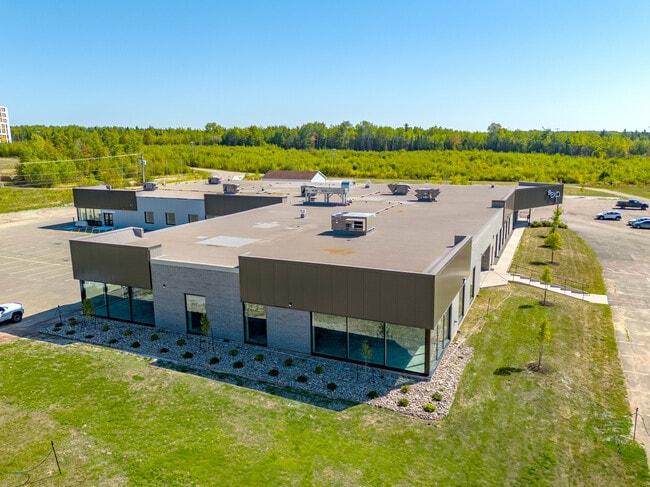 Plus de détails pour 555 Mapleton Rd, Moncton, NB - Local d'activités à louer