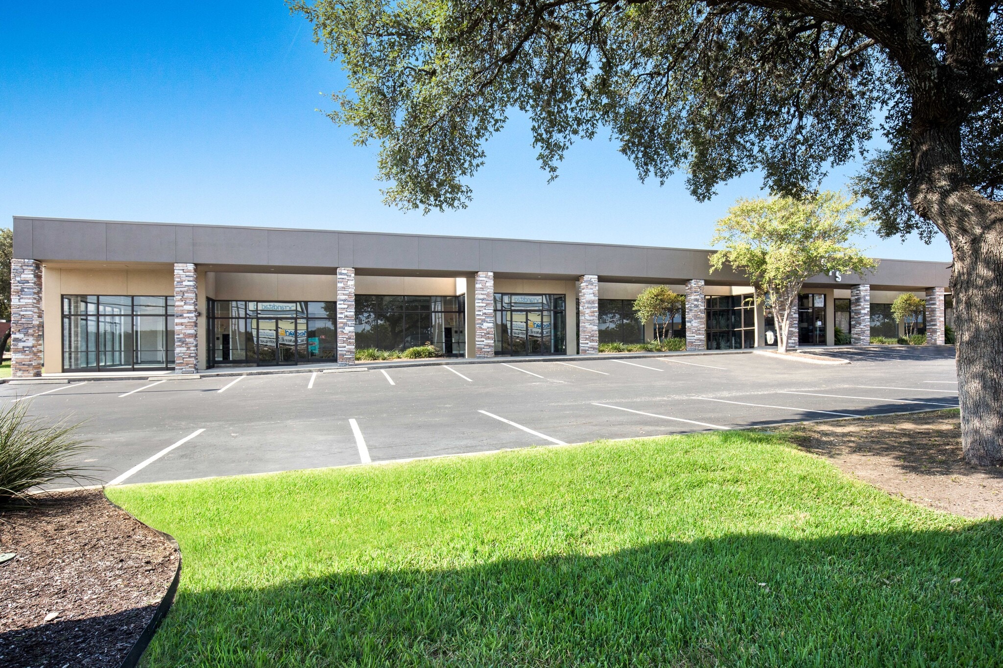 15665-15689 San Pedro Ave, San Antonio, TX for lease Primary Photo- Image 1 of 37