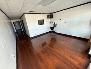 10815 NW 27th Ave, Miami, FL for lease Interior Photo- Image 2 of 8