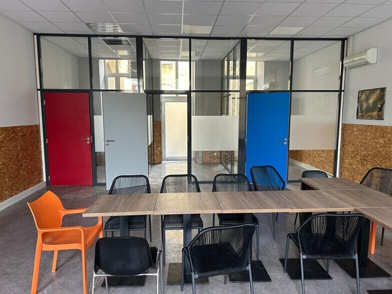 Office in Bordeaux for lease - Building Photo - Image 3 of 16