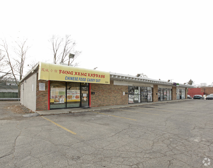 8505-8531 W 9 Mile Rd, Oak Park, MI for lease - Primary Photo - Image 1 of 2