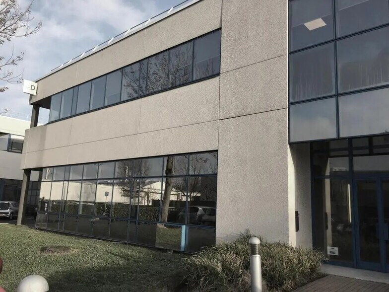 Industriel dans Gennevilliers à louer - Photo du bâtiment - Image 2 de 2