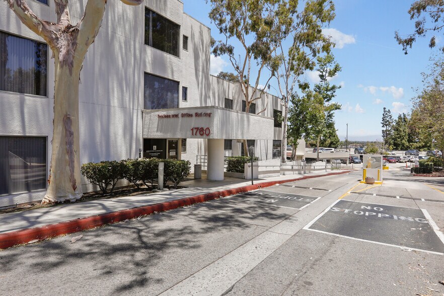 1760 Termino Ave, Long Beach, CA à louer - Photo du bâtiment - Image 2 de 36