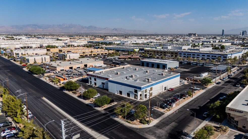 3430 W Sunset Rd, Las Vegas, NV à vendre - Photo du bâtiment - Image 2 de 6
