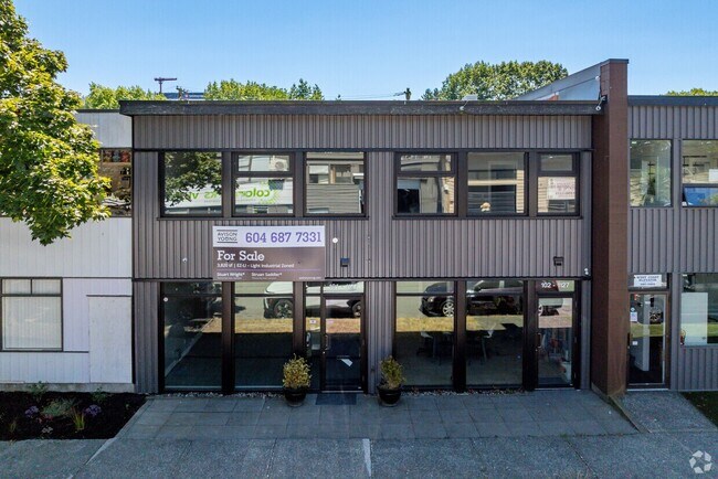 Plus de détails pour 1127 W 14th St, North Vancouver, BC - Industriel à louer