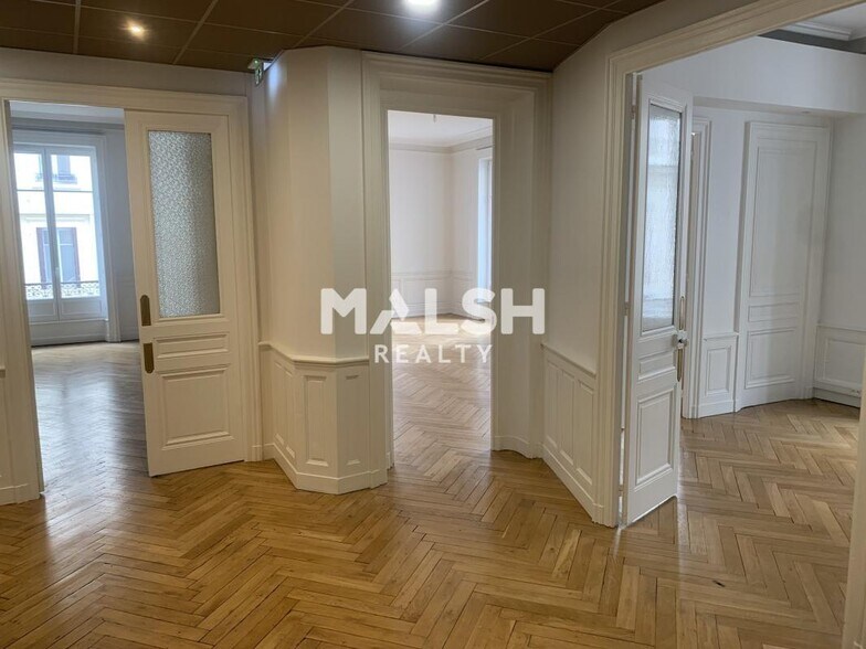 Bureau dans Lyon à louer - Photo du bâtiment - Image 2 de 16