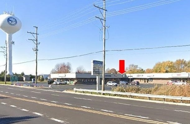 2114 W Algonquin Rd, Lake In The Hills, IL à louer Photo intérieure- Image 1 de 13