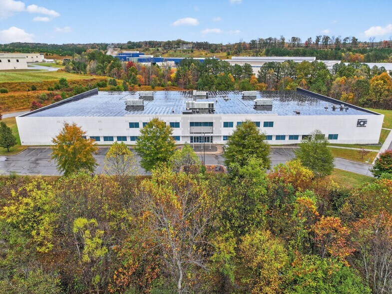 980 Beaver Creek Dr, Martinsville, VA à vendre - Photo du bâtiment - Image 2 de 11