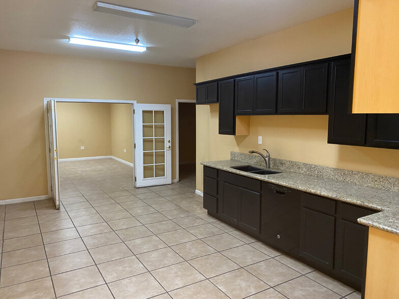 3630 E Wawona Ave, Fresno, CA for lease - Interior Photo - Image 2 of 4