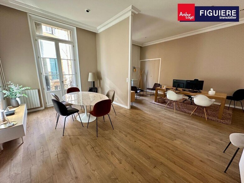 13 Rue Aude, Aix-en-Provence for lease - Interior Photo - Image 1 of 11