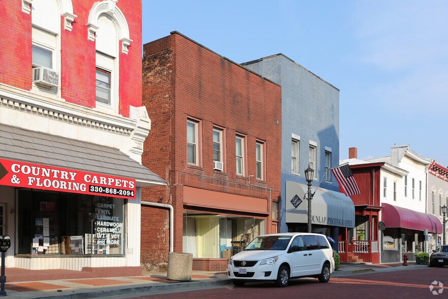 212 N Market St, Minerva, OH à vendre - Photo du bâtiment - Image 2 de 2
