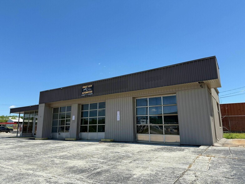 634 W Commercial St, Springfield, MO à louer - Photo du bâtiment - Image 3 de 5