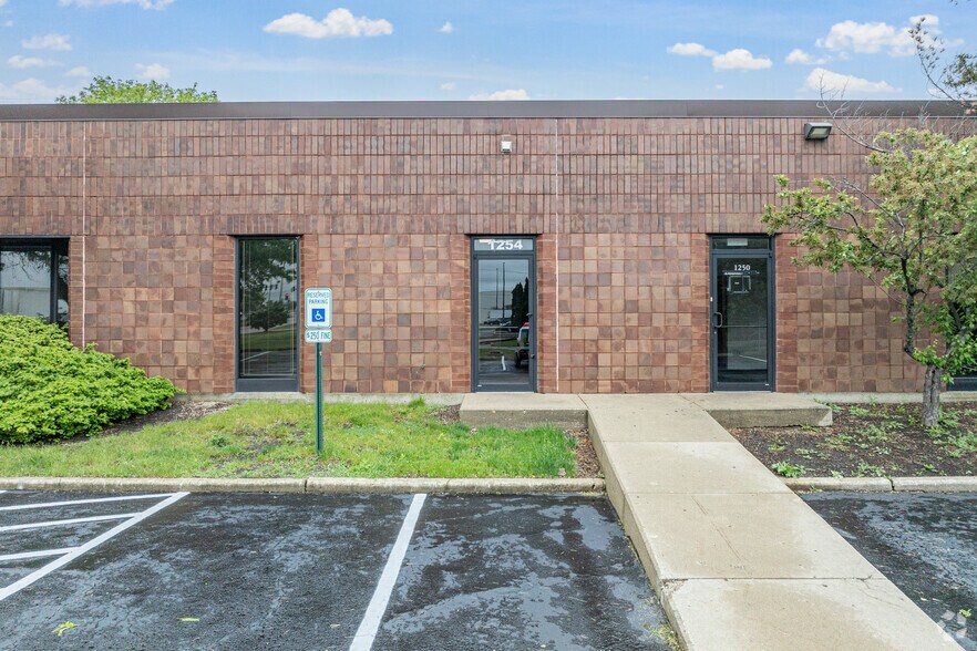 1230-1300 Mark St, Bensenville, IL à louer - Photo du bâtiment - Image 2 de 4