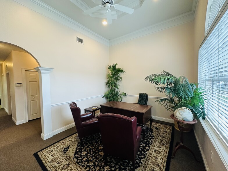 6817 Southpoint Pky, Jacksonville, FL for lease - Building Photo - Image 3 of 9