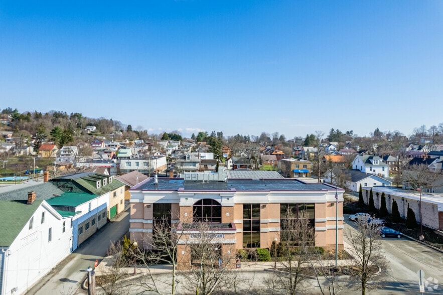 334 W Main St, Somerset, PA for lease - Building Photo - Image 2 of 22