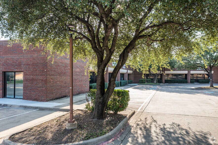 3900-4096 Sandshell Dr, Fort Worth, TX à louer - Photo du bâtiment - Image 2 de 8