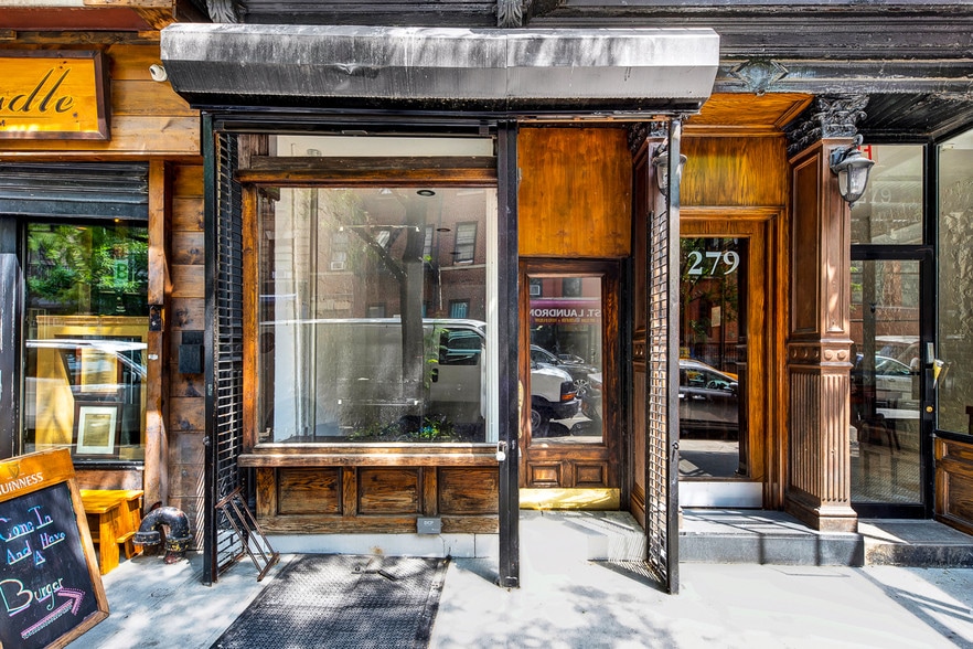 279 E Tenth St, New York, NY for lease - Building Photo - Image 2 of 2