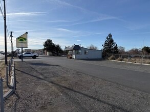 1465 S Highway 97, Redmond, OR à louer Photo intérieure- Image 1 de 9