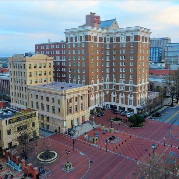 200 S Main St, Greenville, SC à vendre - Photo du bâtiment - Image 1 de 1