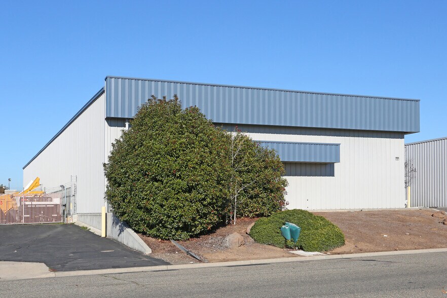 628 Hi Tech Pky, Oakdale, CA à louer - Photo du bâtiment - Image 2 de 3