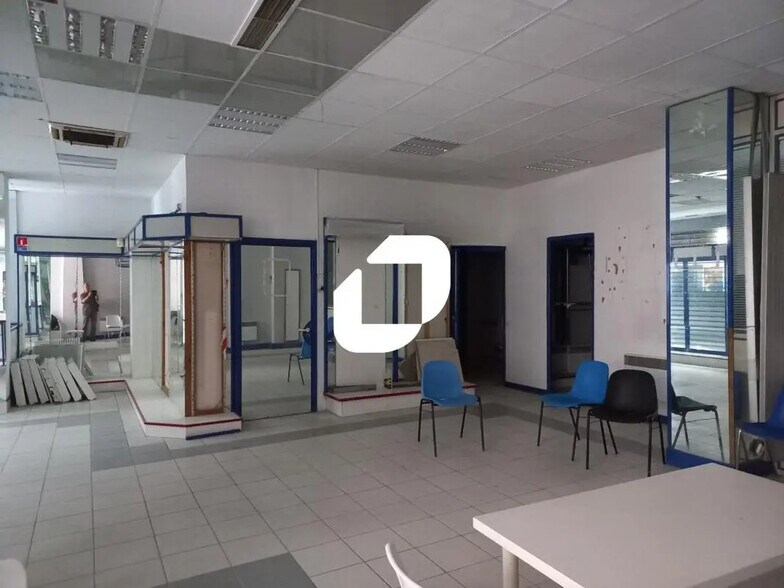 Retail in Lille for lease - Interior Photo - Image 3 of 4