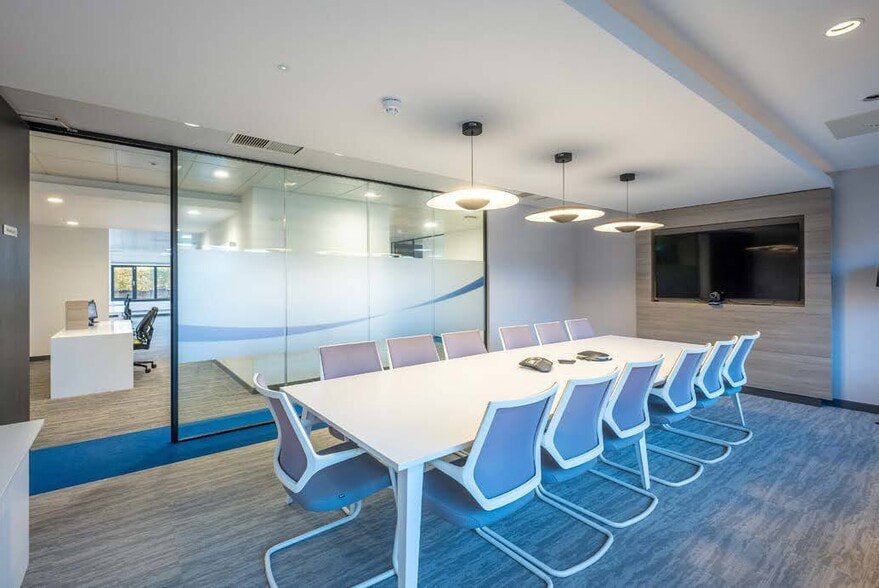 36 South Gyle Cres, Edinburgh for lease - Building Photo - Image 3 of 6