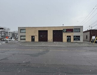 Plus de détails pour 5746 Boul Industriel, Montréal, QC - Commerce de détail à vendre